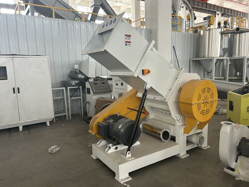 najnowsza sprawa firmy na temat Przypadek produktu: Maszyna do rozdrabniania plastiku dla brazylijskiego klienta z branży recyklingu