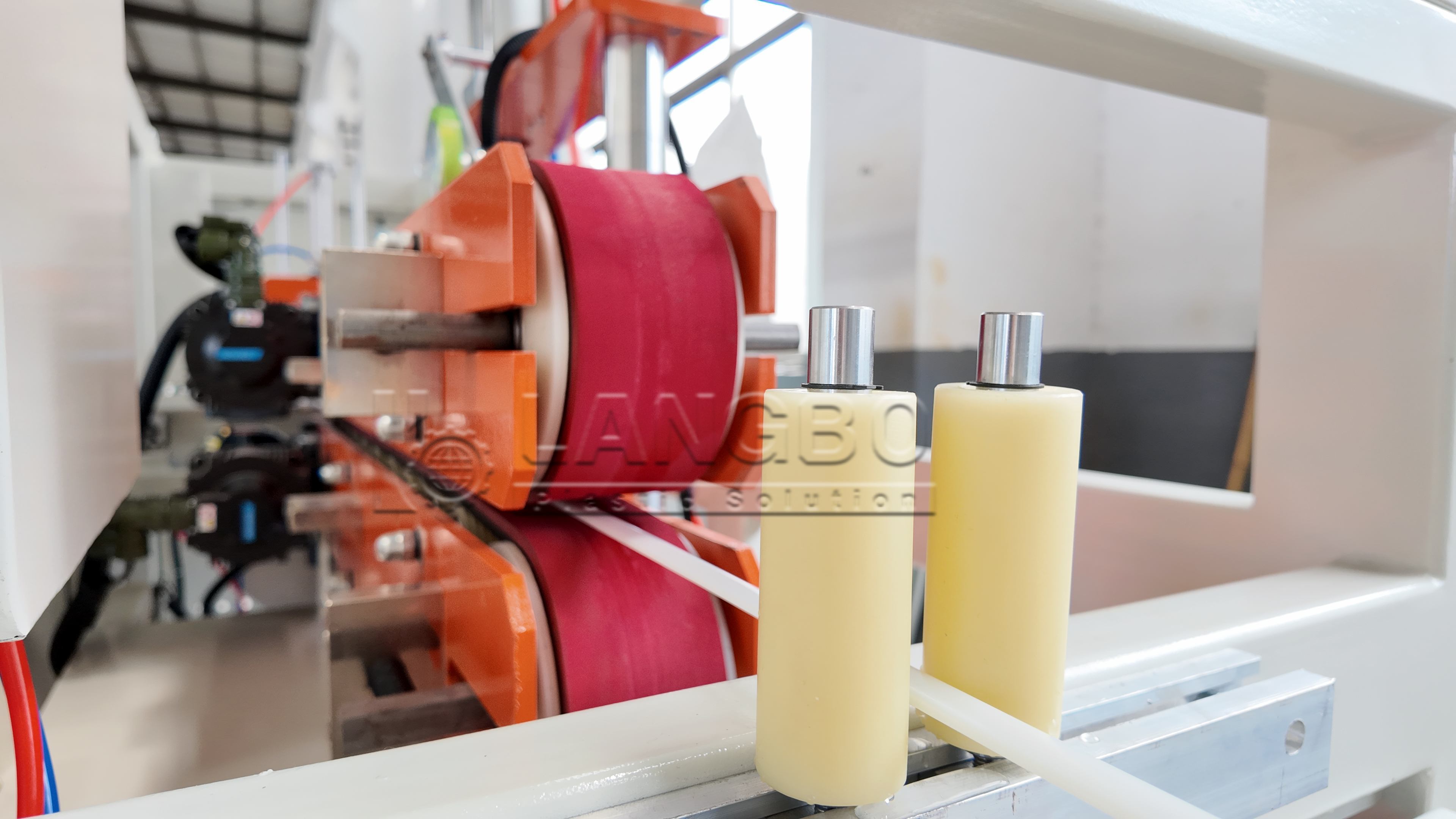 najnowsza sprawa firmy na temat Stable PC Light Tube Manufacturing Achieved with Extrusion Line in Israel LED Industry