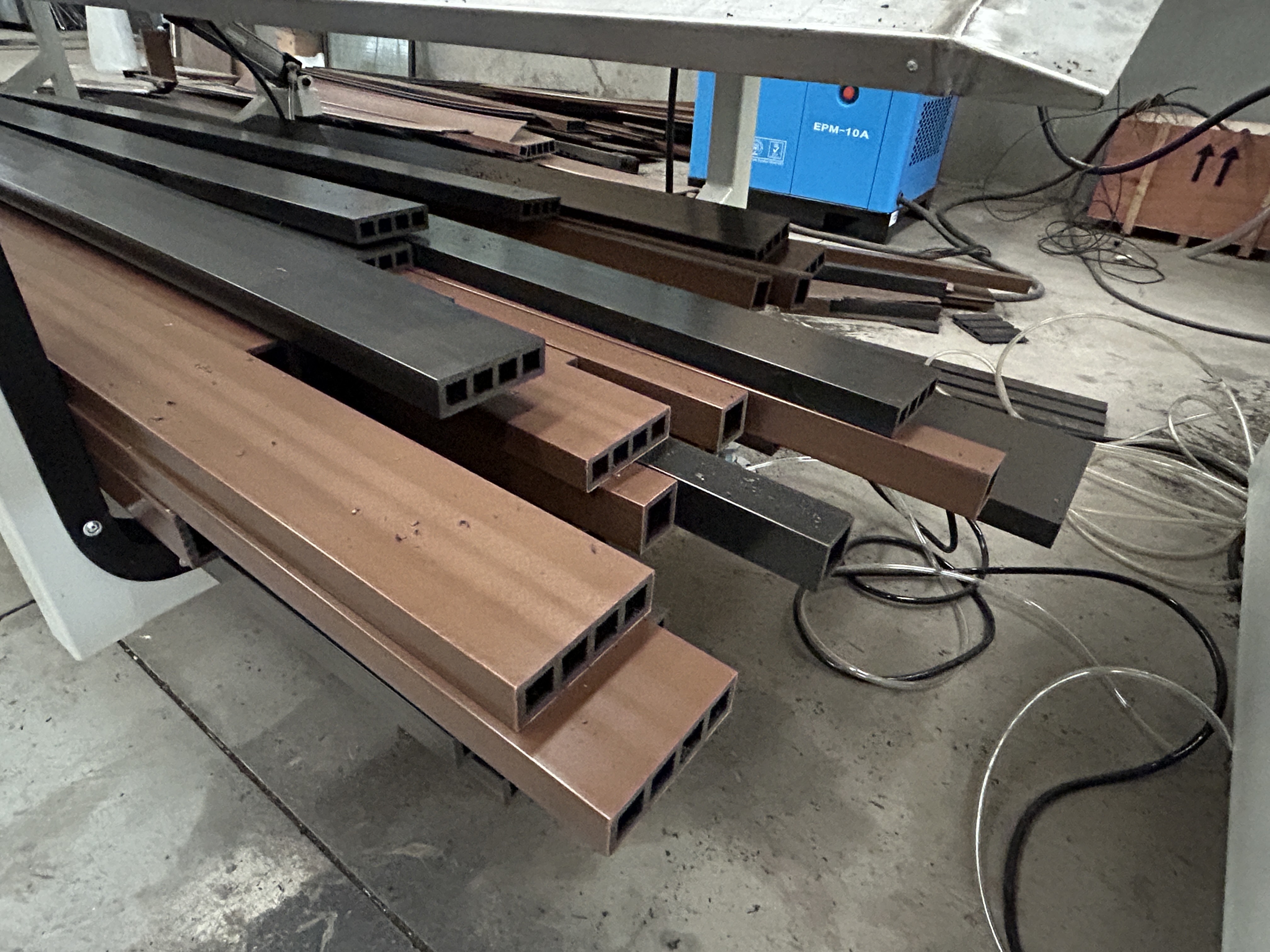 najnowsza sprawa firmy na temat Building a WPC Decking Manufacturing Solution for Outdoor Flooring Applications in Romania