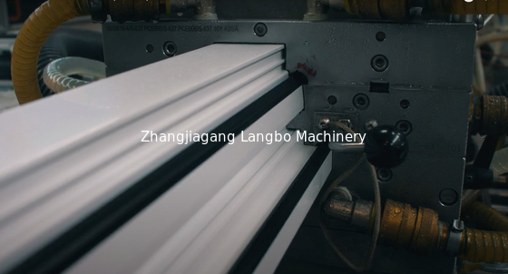 Energooszczędna maszyna wytłaczająca system produkcji drewna dla ramek okiennych z PVC