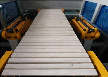 Linia produkcyjna płytek PVC do sufitów Maszyna do automatycznej wytłaczania do produkcji płyt plastikowych