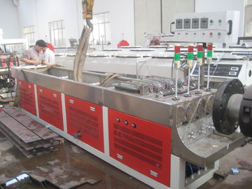 Wytrzymała maszyna do produkcji czterech rur PVC 250 kg / h / 350 kg / h podwójna śruba