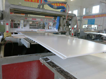 System wytłaczania profili PVC o masie 350 kg/h z technologią inteligentnego sterowania