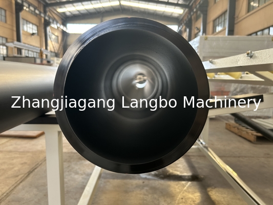 PE Wylosowanie cieplnej izolacji cieplnej pokrytej rur plastikowych Extrusion Line Tube Machine