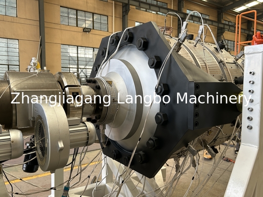 Linia wytłaczania rur PVC o długości 400-710 mm z silnikiem 92/188 o mocy 110 kW