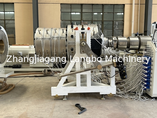 Linia wytłaczania rur PVC o długości 400-710 mm z silnikiem 92/188 o mocy 110 kW