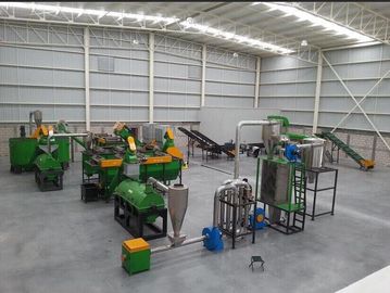 Równoległa wytłaczarka dwuślimakowa Granulator do recyklingu tworzyw sztucznych Maszyna do ciągnięcia pasków do granulowania