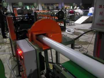 Linia produkcyjna rurociągów z jednokrętowym wytłaczaczem PE Linia maszynowa do wytwarzania błysków z PVC o pojemności 120-800 kg/h