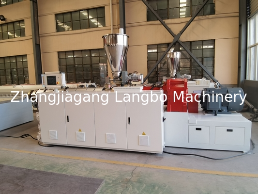 Linia wytłaczania okien PVC Maszyna wytłaczająca 1200 mm Linia produkcyjna płytek PVC z automatyczną maszyną obróbczą