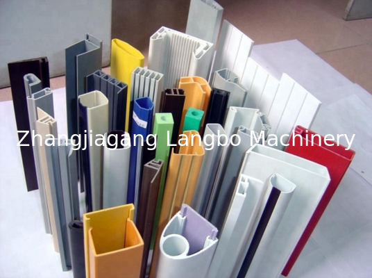 PVC WPC Panel Machine Dekoracja wnętrza Okładziny Sufit Płytki dachowe Linia produkcyjna wytłaczania