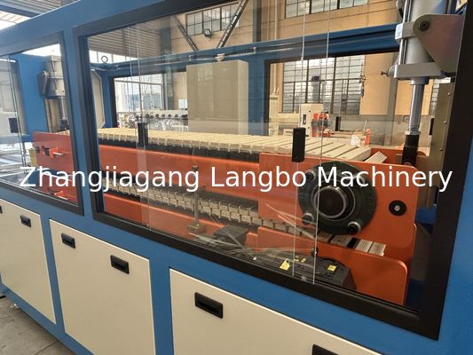 Stożkowa podwójna śruba bliźniacza do wytłaczania listew przypodłogowych z tworzywa sztucznego PVC, linia produkcyjna do produkcji profili