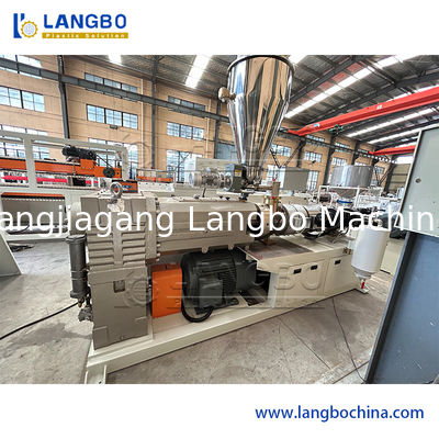 Specjalna linia produkcyjna paneli ściennych WPC ze stożkową wytłaczarką dwuślimakową