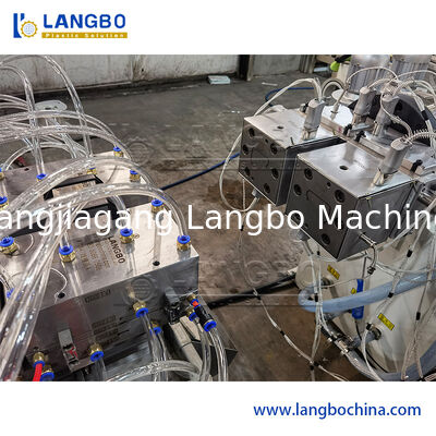 55/110 stożkowa linia wytłaczania profili PVC z dwoma śrubokrętami do przewodu kablowego o przekątnej 1180 mm o mocy silnika 22 kW