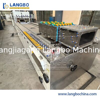 Linia produkcyjna do wytłaczania profili PVC PP PE Wood Plastic WPC, paneli ściennych, desek tarasowych i ram okiennych i drzwiowych