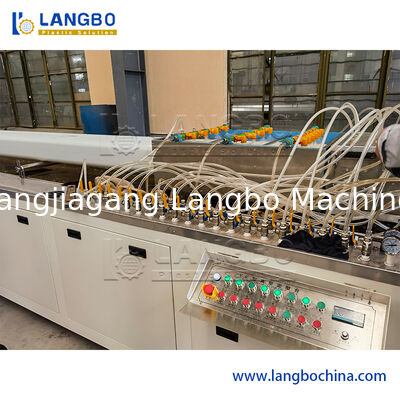 PP PE drewno plastikowe kompozyty WPC Decking Wall Cladding Panel Profile Extrusion Machine/PVC Window and Door Profile Door Panel Extruder Machine Production Line