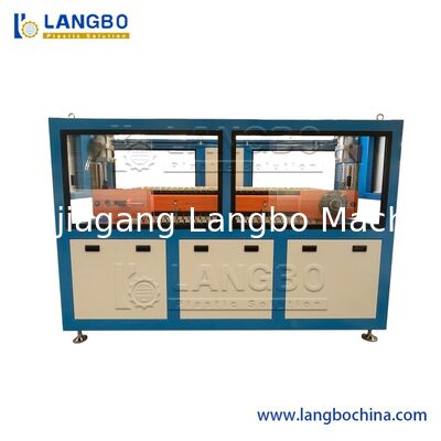 Maszyna do wytłuszczania płyt meblowych WPC PVC Płyty podłożowe PVC Płyty podłożowe Linia produkcyjna wytłuszczania plastiku