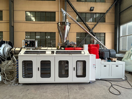 Zaawansowana fabryka maszyn do produkcji tworzyw sztucznych UPVC o dużej średnicy 400-710 mm w Chinach