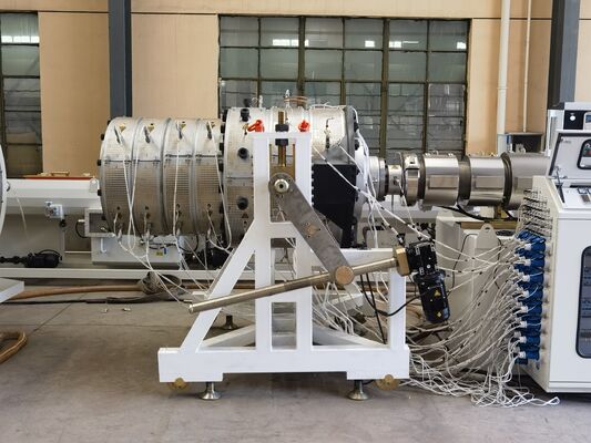 Zaawansowana fabryka maszyn do produkcji tworzyw sztucznych UPVC o dużej średnicy 400-710 mm w Chinach