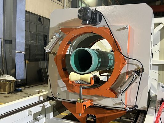 Zaawansowana fabryka maszyn do produkcji tworzyw sztucznych UPVC o dużej średnicy 400-710 mm w Chinach