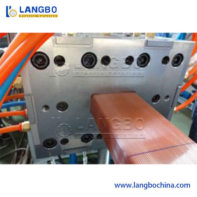 Maszyna do desek WPC | Chłodzenie sterowane w celu zmniejszenia wypaczania desek