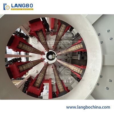 Linia wytłaczania rur PVC. Przystosowana do precyzyjnej kontroli średnicy rur 16mm 800mm.