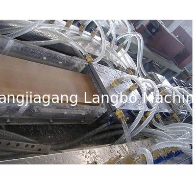 Profesjonalna linia produkcyjna wytłaczania płyt kompozytowych do podłóg z profili drewna i tworzyw sztucznych