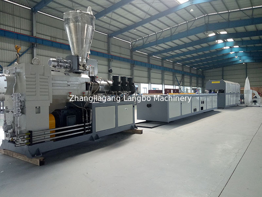 Wodoodporna linia do wytłaczania Wpc Decking Line Saw Cutter Outdoor