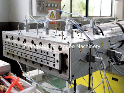 Automatyczny stożkowy dwustręgowy wytłaczacz plastikowy WPC PVC Panel sufitowy płytka sklejkowa/profil okienny/maszyna wytłaczająca ramy drzwiowe/linię produkcyjną