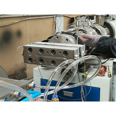 Motor Power W pełni automatyczna linia produkcyjna wytłaczania profili PVC z tworzyw sztucznych dla najwyższej klasy produkcji