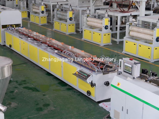Siemens Motor Power W pełni automatyczna linia produkcyjna wytłaczania profili PVC z tworzyw sztucznych dla najwyższej klasy produkcji